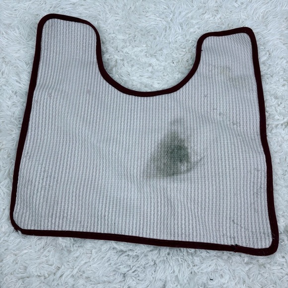 UNBRANDED red & white carpet bathroom mat - Picture 5 of 5